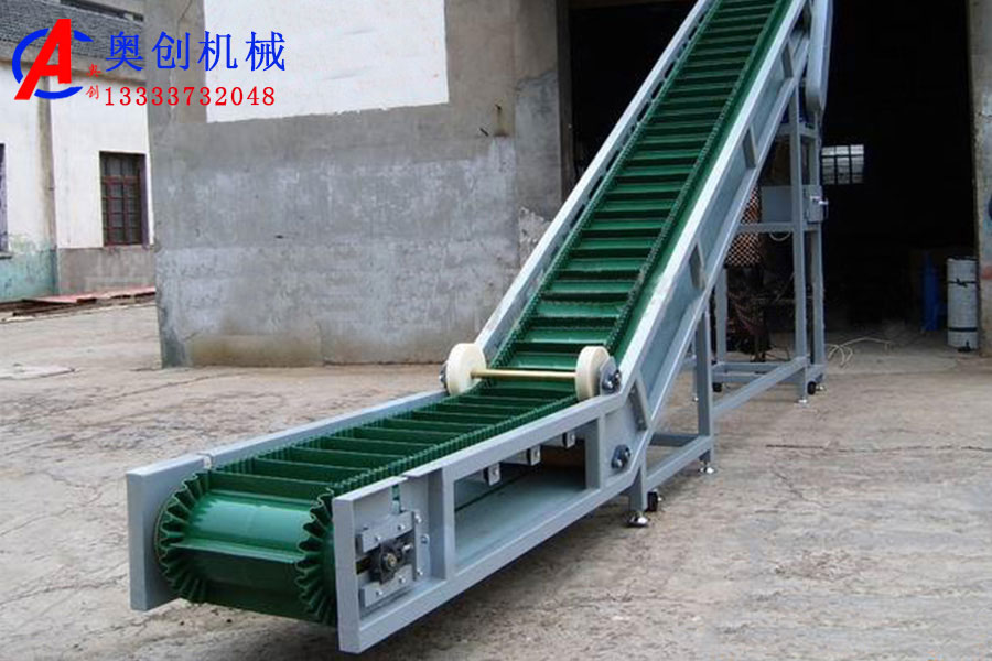 大傾角帶式輸送機(jī)簡介